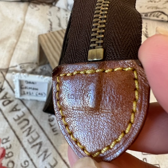 Toiletry 26 - Picture 9 of 11